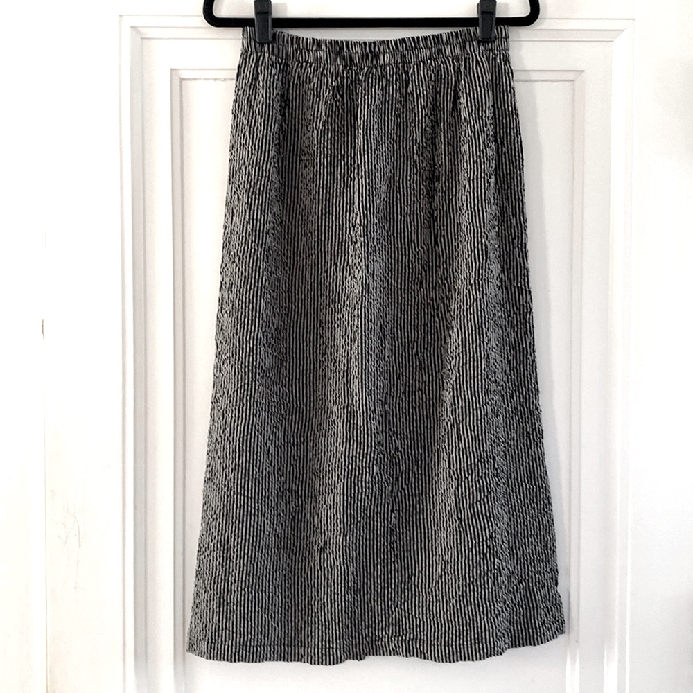 REDUCED💚 Crinkled striped midi straight skirt in black & white